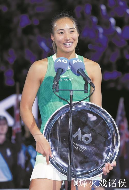 武网郑钦文1-2遗憾收获亚军 萨巴伦卡喜提三连冠 武网郑钦文1-2遗憾收获亚军 萨巴伦卡喜提三连冠