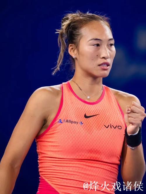 郑钦文伤退之后，还能看谁？瑜美人！球赢了，但王欣瑜还缺副合适的太阳镜……