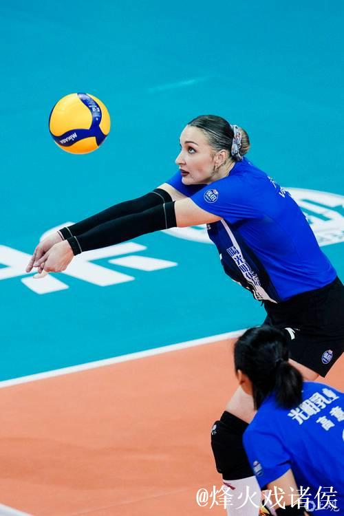 上海女排俄罗斯外援沃隆科娃缘何收获上海球迷满满的爱？